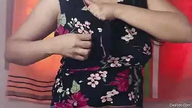 Desi girl showing her big boobs on cam