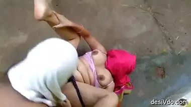Desi Hot bhabhi fingering her sexy pussy