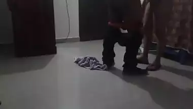 Desi Housewife Seducing And Fucking With Delivery Boy