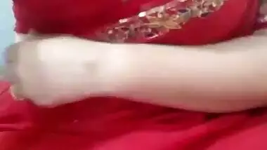 Desi Hot boobs bhabi showing her big boobs