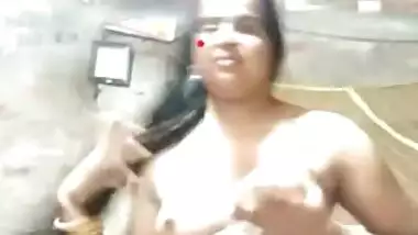 Hot Desi Bhabhi slut becomes popular thanks to solo XXX video at home