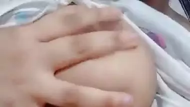 Viral desi girl nude huge boobs playing selfie