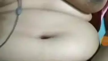 Desi Girl Showing Her Boobs