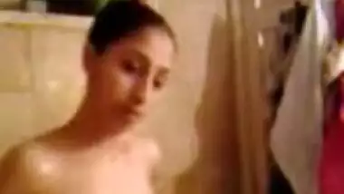 Desi Muslim Beauty Shamina Bathing Secret Cam