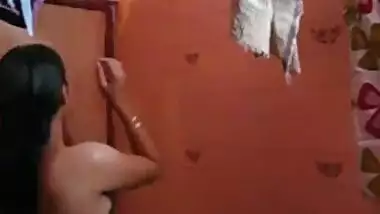 Bathing MMS of a teen Bhojpuri girl