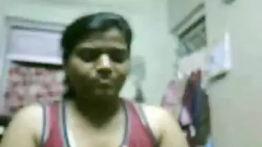 Muscular Hyderabadi Girl Riya Showing Her Tits on Cam