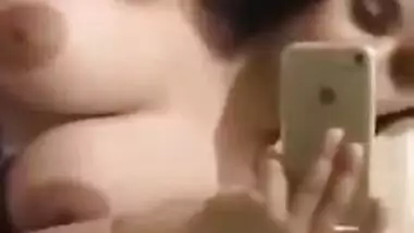 Beautiful Sexy Paki Girl Showing