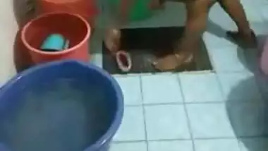 Big Boob Bhabhi Bathing CLips