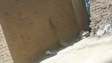 Pakistani outdoor sex video with a neighbor aunty! Real XXX