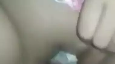 Young Desi XXX babe gets her bald pussy fucked MMS video