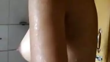 Super hot kolkata gf selfmade bathing video wid audio