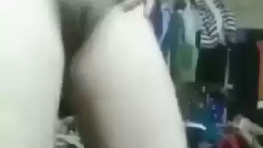 Horny village Desi XXX girl masturbating her bald pussy on cam
