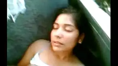 Amateur boyfriend fucks his teen girlfriend in car