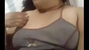 Hottest Indian chubby bhabhi home sex scandal