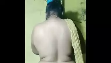 Hot desi Bhabhi showing boobs
