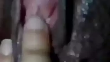 Sexy Indian Girl Shows her boobs and Wet Pussy