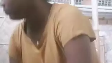 Assami Girl Showing Her Boobs New Leaked MMS