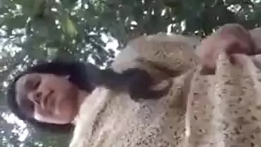 Desi Girl Outdoor Pussy showing