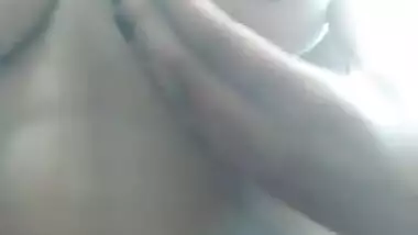 Cute Desi Girl Showing Boobs