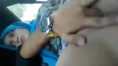 Desi teacher Bhabhi pussy fingering in car by bf moaning