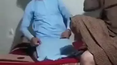 Lustful Desi mature likes having XXX sex with younger Pakistani guy