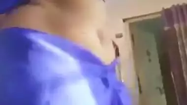 Tamil Aunty In Saree Strip Pussy Fingering Video