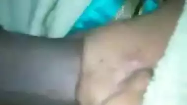 Indian XXX sex - Loading the desi slut's mouth