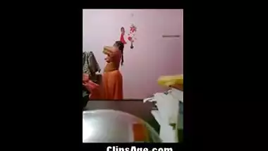Indian aunty changing dress in free porn tube