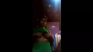 Hot and sexy bhabhi ko cousin dever ne maze lekar chudayi or romance ki bhabhi chut gili ho gyi