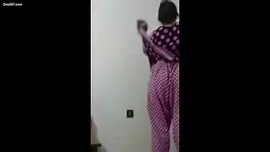 Sexy Paki Girl Showing Her Big Ass and Pussy 2 clips
