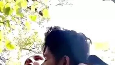 Sexy kolkata couple groping in victoria memorial