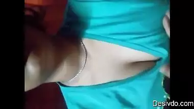Desi Cute Girl Nude in Bathroom make video for bf