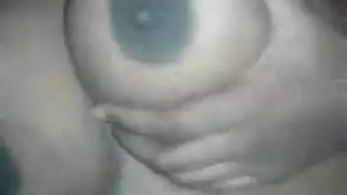 Horny Madurai girl’s Tamil solo sex show