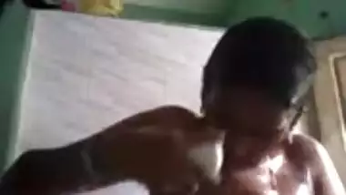 Smart Southindian Girl self filmed her Nude Bath 