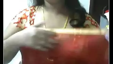 Desi Indian bhabhi exposing big boobs for you!