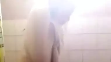 CUTE AUNTY's BATH SECENE