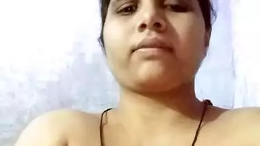 Busty Desi wife flaunting her busty nude body on cam