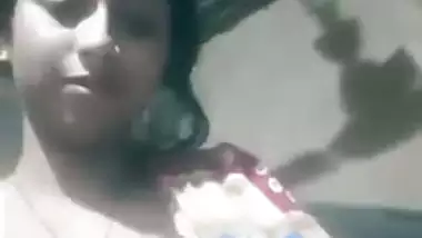 Horny Bengali MILF spontaneously performs XXX striptease for Desi boys