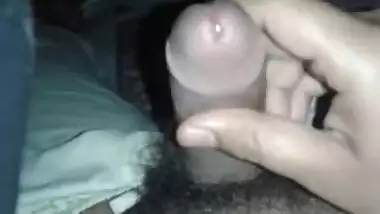 Masturbates thinking of his hot gf