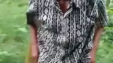 Village guys catch Desi couple having outdoor sex in XXX missionary