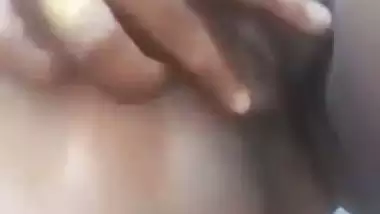 Desi Dehati wife showing off her amazing fat pussy on selfie cam