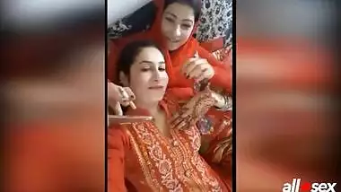 Tik Tok Indian XXX sex: Desi Sisters Catfight lesbian fun kissing and licking