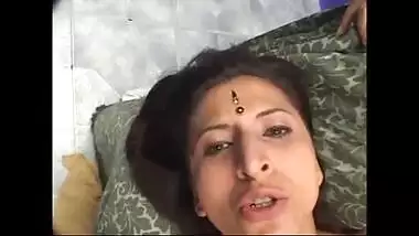 Erotic threesome sex with an awesome aunty