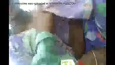 Desi outdoor sex MMS of Desi village gal exposing boobs