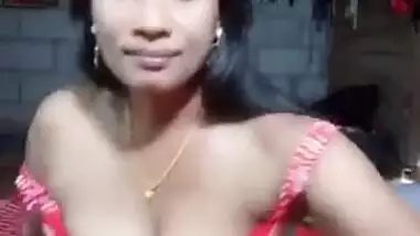 Desi female sees no problems with XXX posing and sex boob flashing