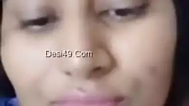 Naked Desi bombshell gently massages her XXX vagina in the bedroom