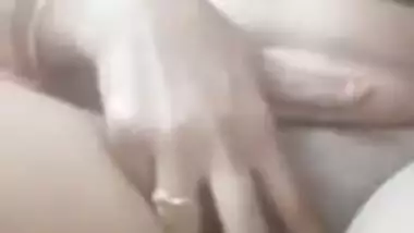 Desi bhabi show her sexy pussy