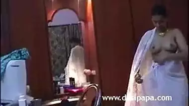 Telugu Aunty Wrapping Saree Around Nude Body