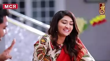 Tamil Serial MILF Neelima Rani Super Hot Milky Navel Show in Saree
