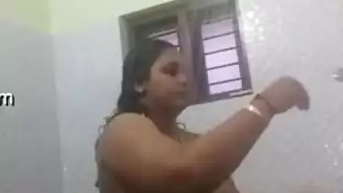 Man set the camera to film big beautiful Desi woman and her XXX tits